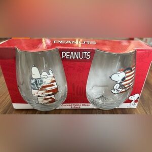 NIB Peanuts Snoopy curved table glasses